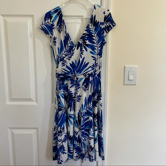 Maggy London Blue/White Floral Dress, Size 10 - Picture 4 of 6